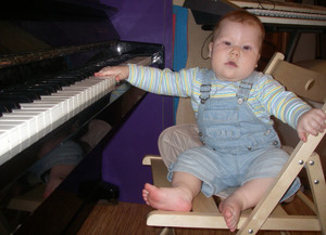 играть на фортепиано